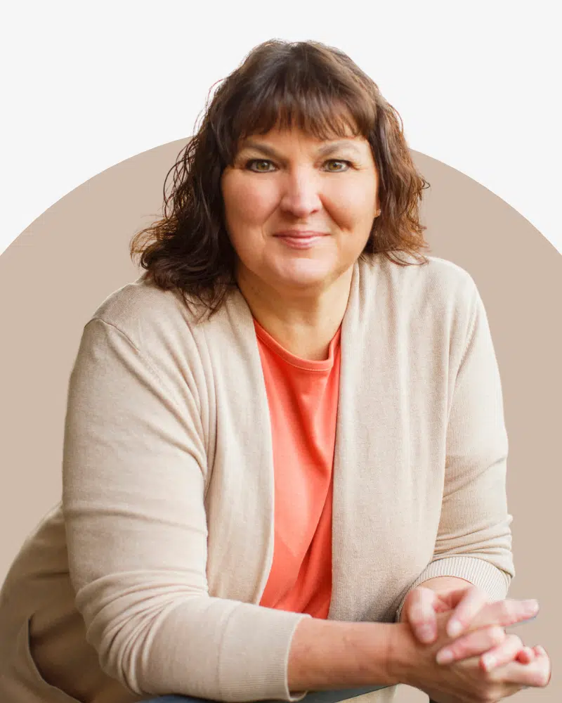 Angela Brooks, blogger and content creator for women over 50 building an online business through blogging and affiliate marketing
